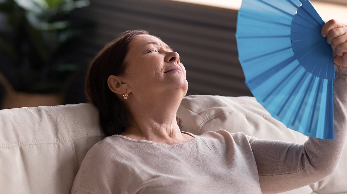 ¿Cómo combatir los bochornos de la menopausia en verano?