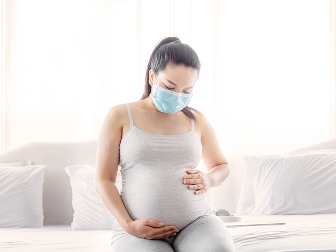 ¿Qué debo hacer si estoy embarazada y me diagnostican Covid-19?
