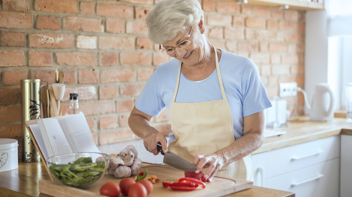 ¿Qué alimentos debo consumir desde los 60 años a más?